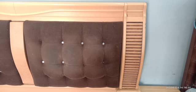 Bed 5 x 6 with side Box and Dressing Urgent sale required