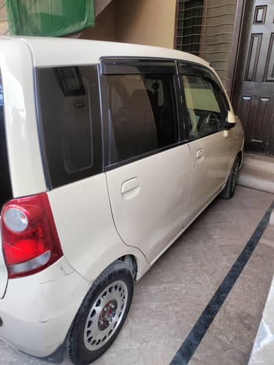 Honda life. first owner car. family use engine suspension 100%