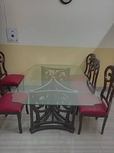 4 seater dining table with good condition and cheapest price
