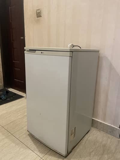 Mini refrigerator