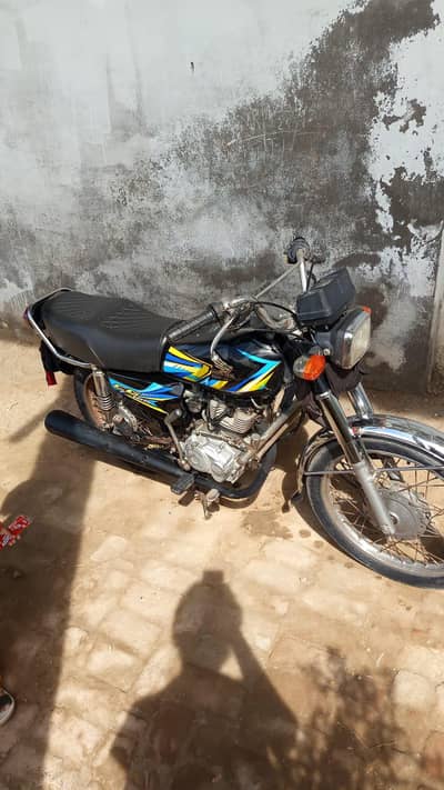 2016 model 125 for sale is nmbr pr rabta  kr le 03456999196 urgent sal