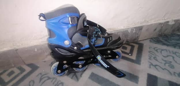 ROLLER SKATES