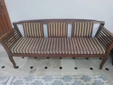 sofa set in mint condition