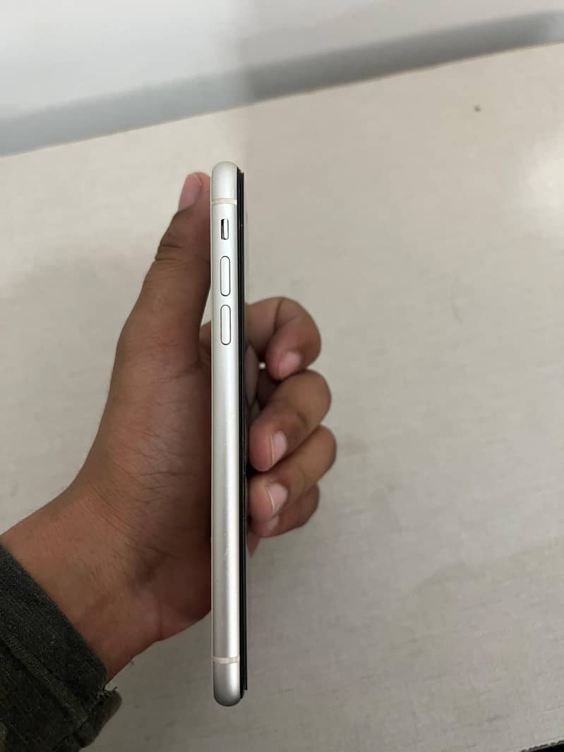 Iphone 11 E sim working 5