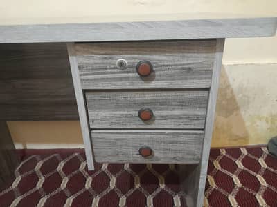 Study Desk / Computer Table in Excellent Condition"