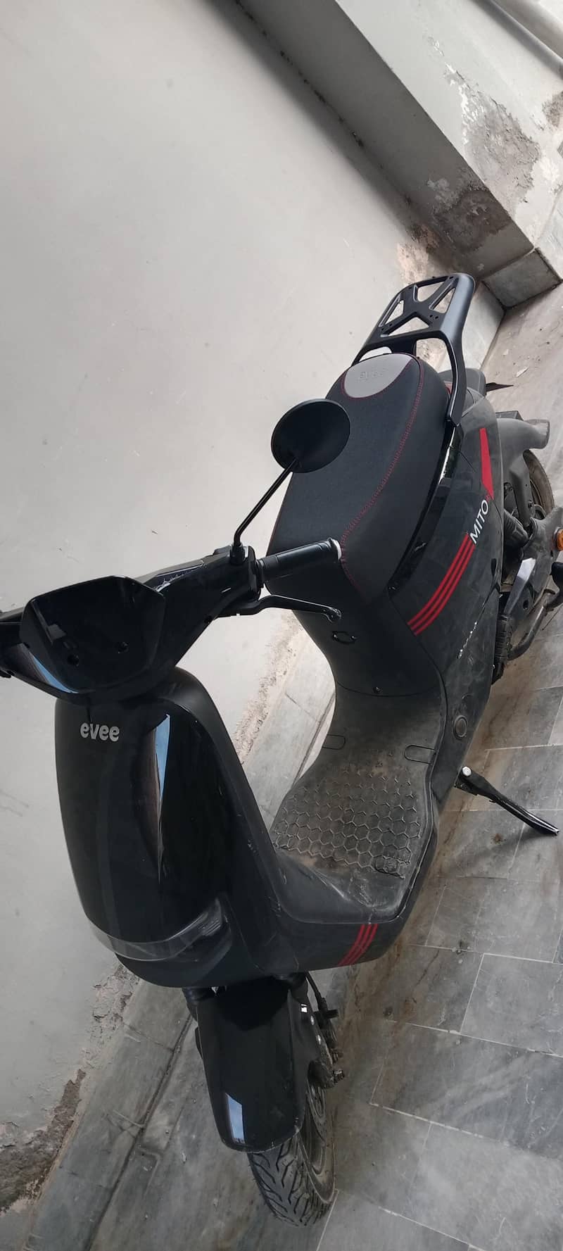 یہ سکوٹی ایک مہینے پہلے لی ہے ایک لاکھ پینتیس اہزار کی اب سیل کرن۔ 0 0