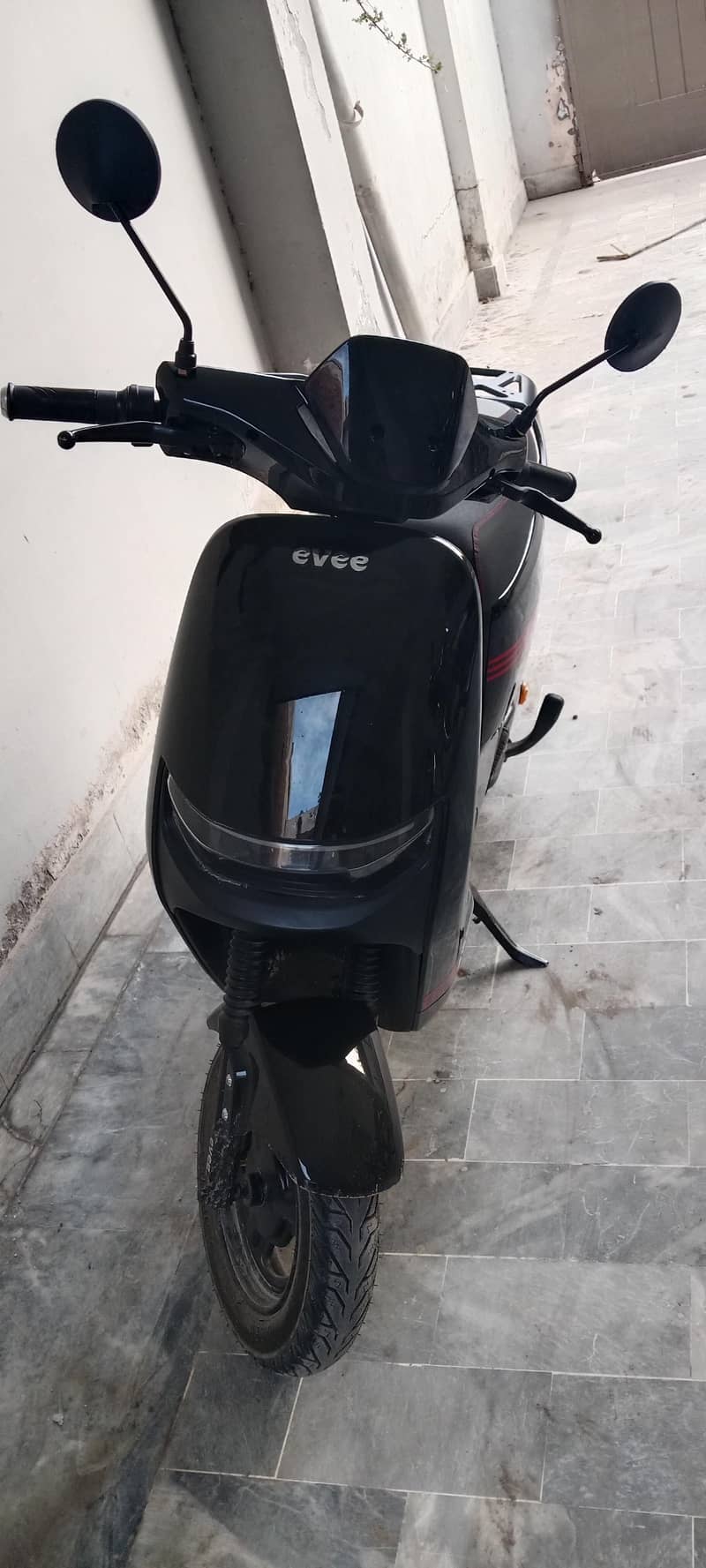 یہ سکوٹی ایک مہینے پہلے لی ہے ایک لاکھ پینتیس اہزار کی اب سیل کرن۔ 0 1