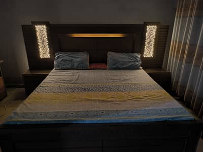 Wood-carved bed set with 2 Side Tables, Mattress & Dressing Table