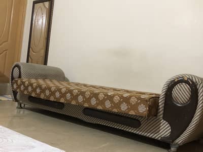 Brown Leaf‑Printed Daybed Sofa Dewan