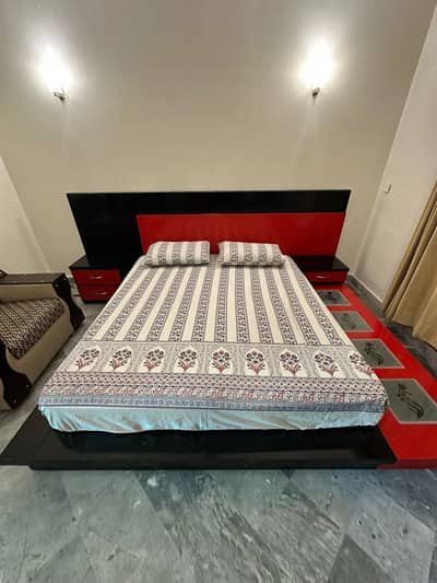 King size bed frame, 2 side drawers, mirror (MATTRESS NOT INCLUDE)