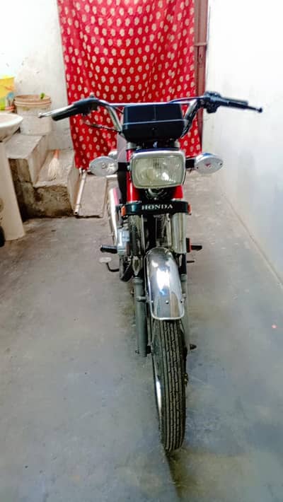 I'm selling my bike 125 new condition all okay