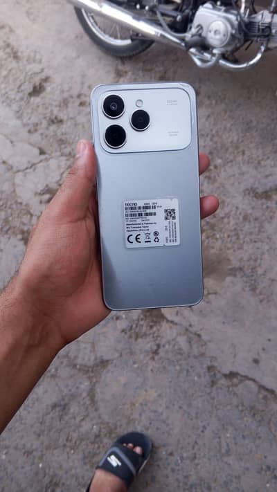 spark 40 6gb 128gb  lush condition argunt sale