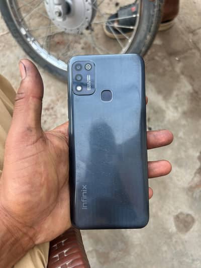 urgent sale with box and fast charger