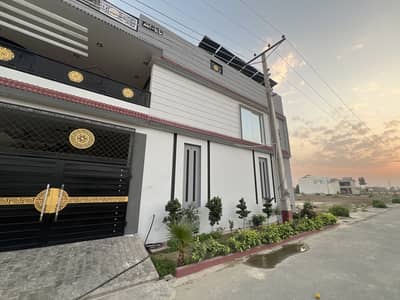 7 Marla main society gate k sath bilkul