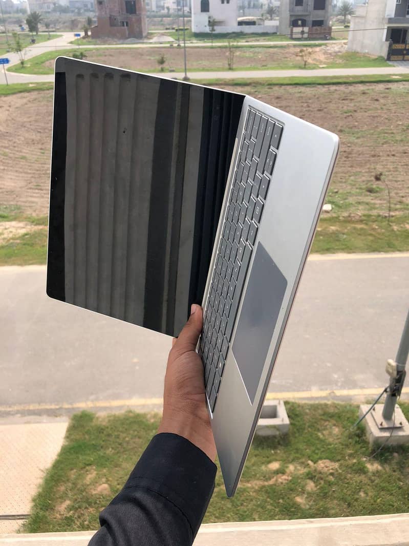 Microsoft surface - i5 (7th generation) 4