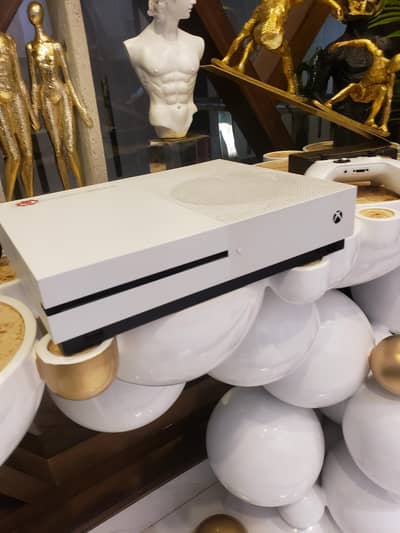 XBOX ONE S 1TB (100GB) IN PERFECT CONDITION WITH CONTROLLERS AND GAMES