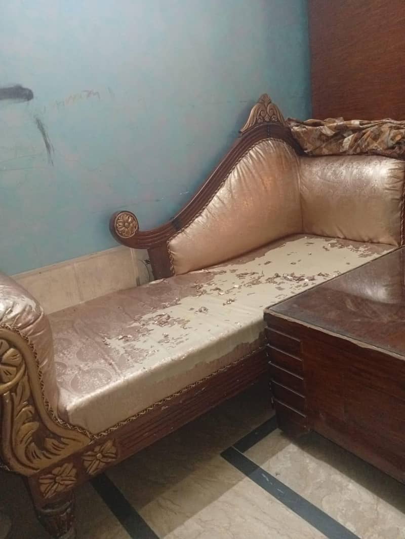 Dewan sofa + Table 0