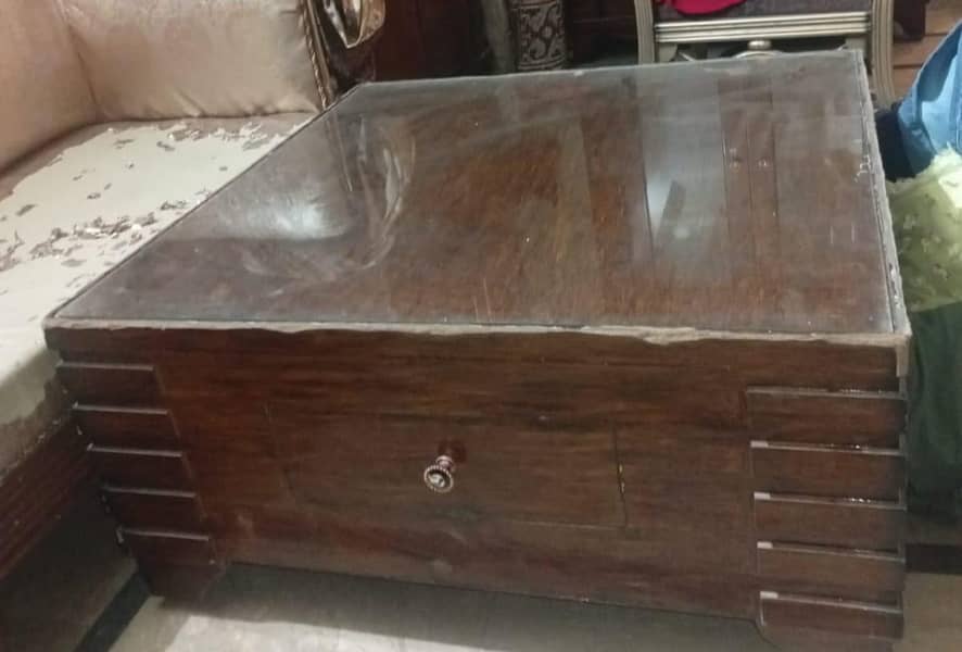 Dewan sofa + Table 4