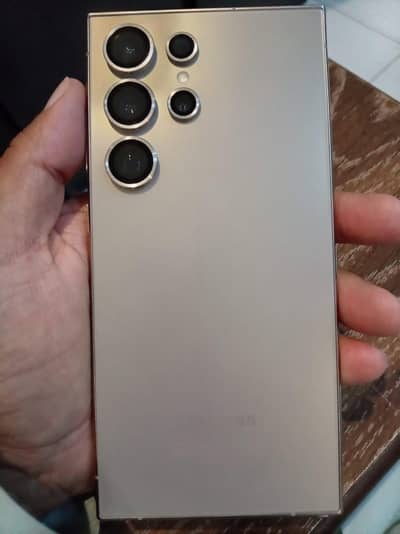 s24 ultra 4 month sim time available 10 by 10 in warranty