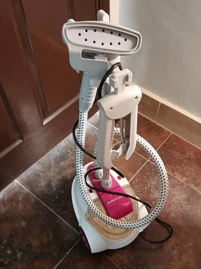 Steam Iron 9/10 Condition For Sale WestPoint