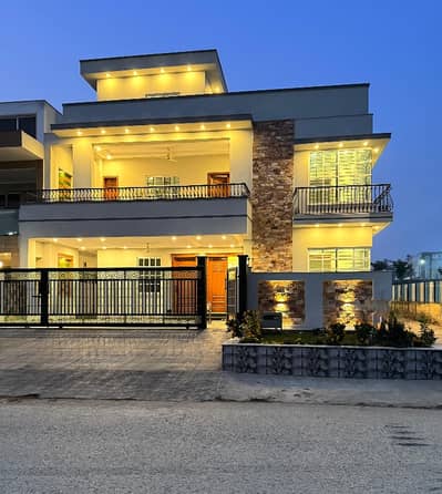 Corner House 40x80 (14-Marla) For Sale in G-13 Islamabad