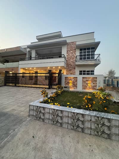Corner House 40x80 (14-Marla) For Sale in G-13 Islamabad