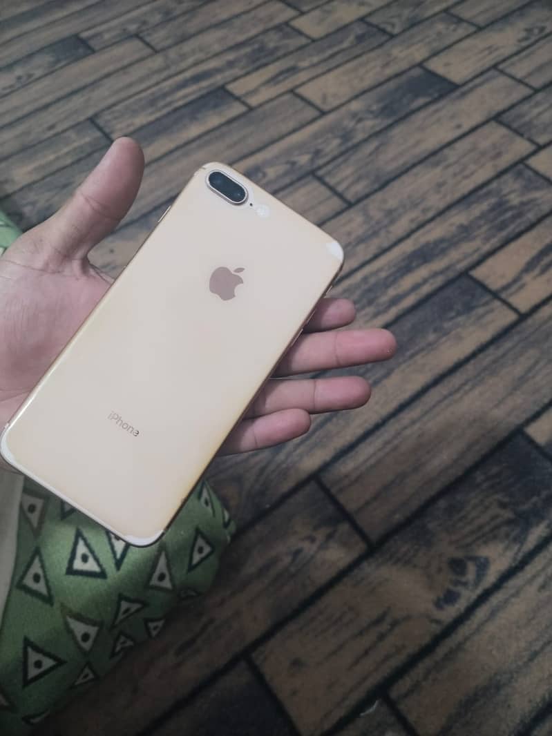Apple iPhone 8 Plus 1