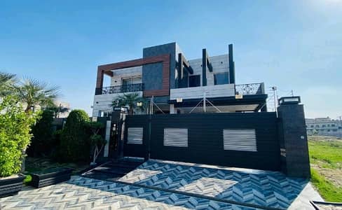 Stunning 1 Kanal House In DHA Phase 8 - Block V Available