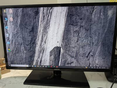 Samsung 32 Inch LED TV UA32F4100 HDMI USB Perfect for PS4 Xbox Pc