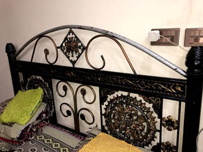 bed for sale urgent without Matrix