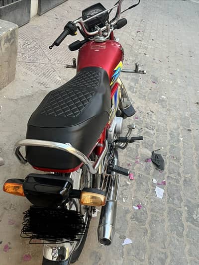 Achi condition ma hai bike fully ok hai