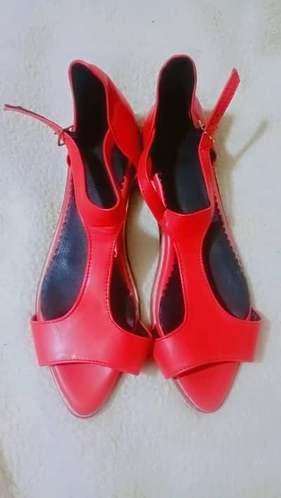 Ladies branded heel in leather