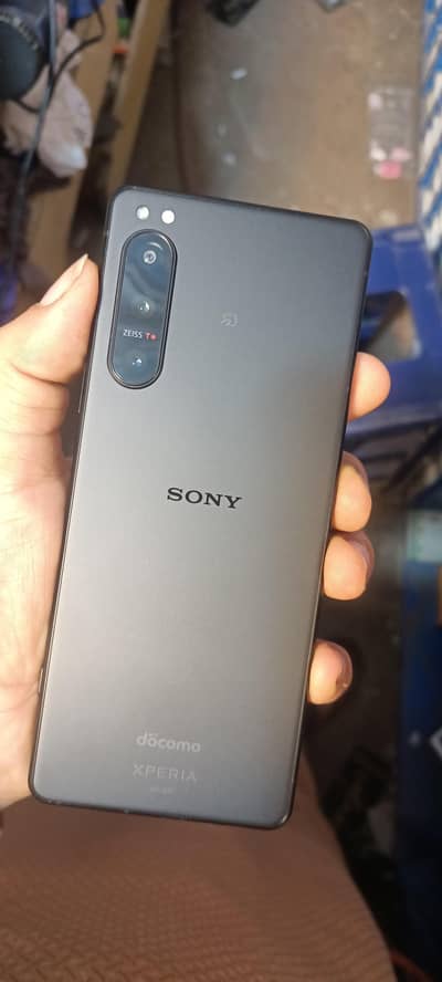 sony expria 5 mark 4