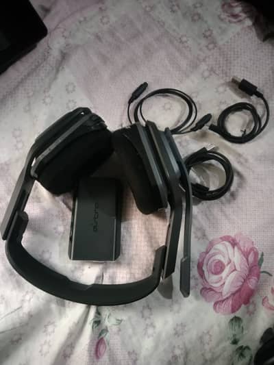 ASTRO A20 Wireless Gaming Headset