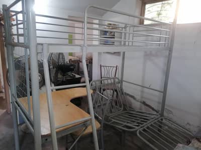 Double dekar bed with small office