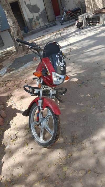 gadi bilkull ok ha tyre new ha koie Kam nai honey wala