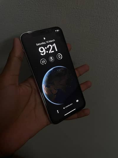 iPhone x and Samsung a51