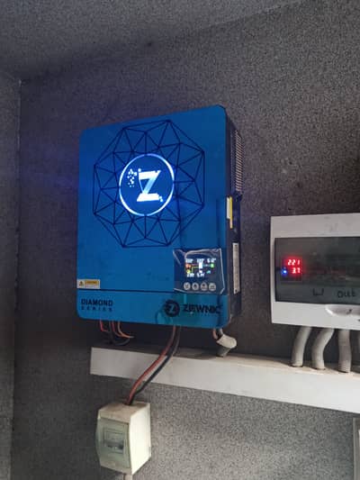Zewnic Inverter 6.5KW (8500 PV) – Diamond Series – 10/10 Condition