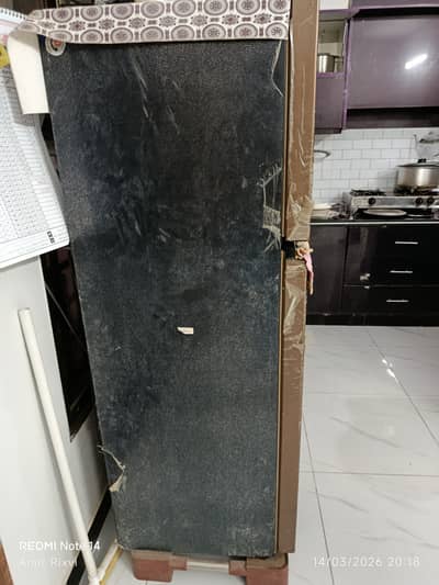 Dawlance chrome 10 cub 1 & half year used 12 years compressed warnty