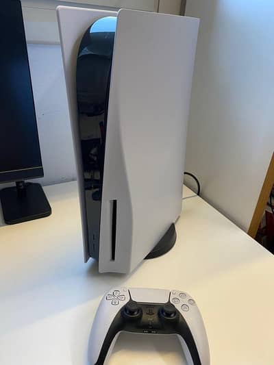 PlayStation 5 (PS5) Console – Excellent Condition – With Controller