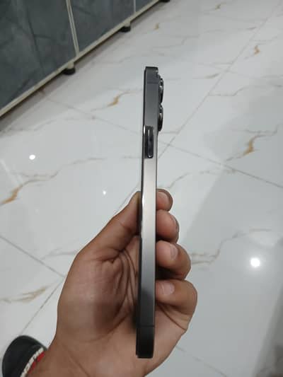 iphone urgent sale only wattsapp ya old chat