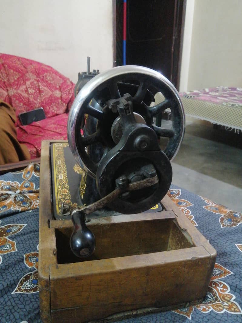 sewing machine 4