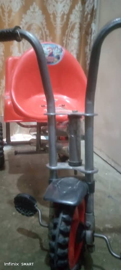 3 wheel bicycle metal or plastic seats 10/8 condition