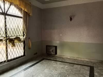 KANAL LOWER PORTION AVAILABLE FOR RENT IN DHA PHASE 1