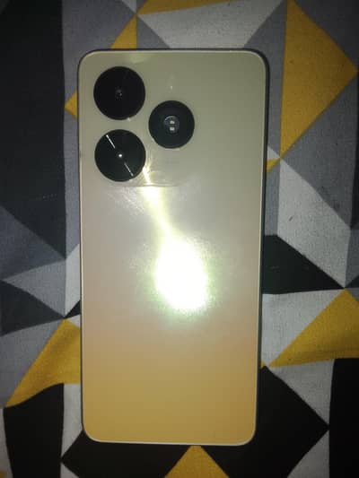 Urgent Sale krna 4+4/64 box Sath hain Charger sath nahi hain