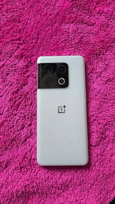 One plus 10pro panda special edition