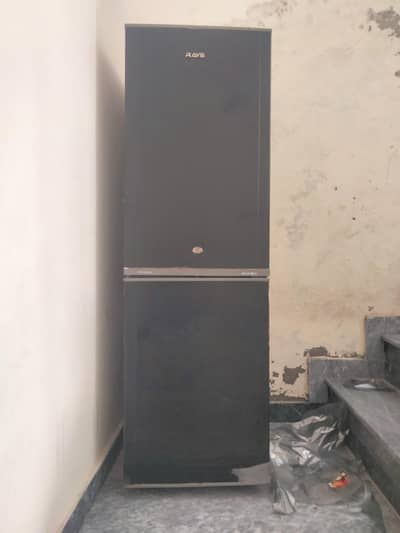 Ray's fridge urgent selle whatup number 0324.487. 6696