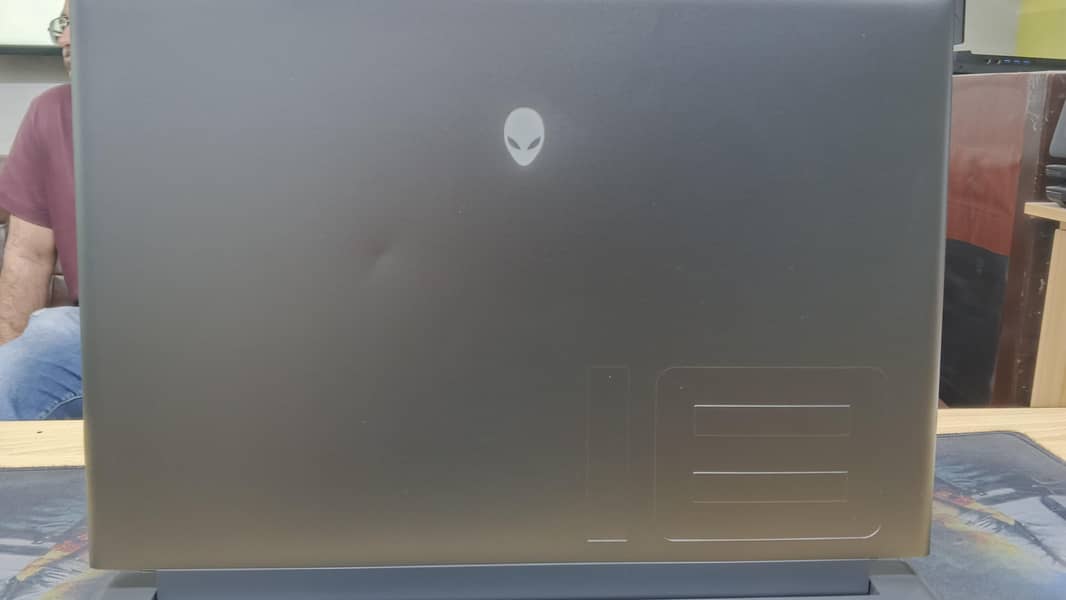 Alienware m18 2