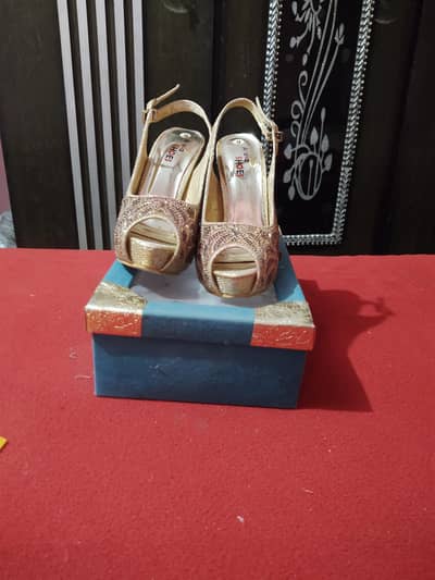 ladies fancy sandal whatup no03472452562