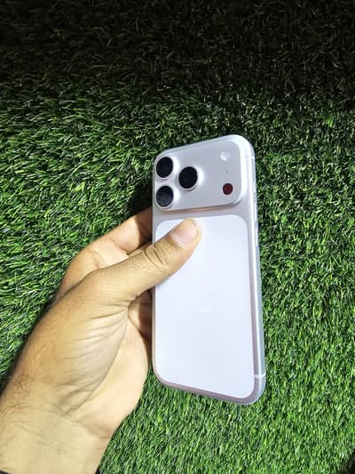 17 pro 256 gb silver 10/10 brand new  4 month sim